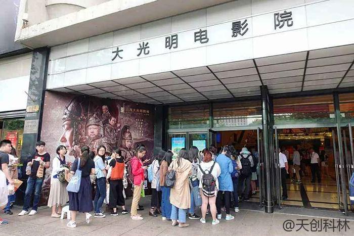 電影院觸摸體機(jī)怎么選購(gòu)？怎么減少排隊(duì)現(xiàn)象
